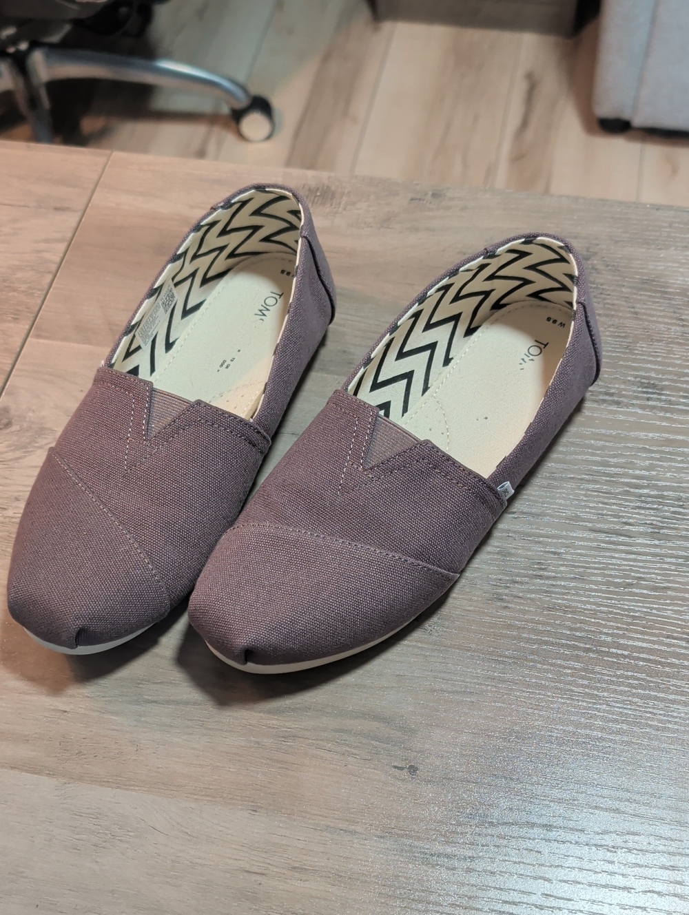 Toms Classic Slip-On Size 9.5